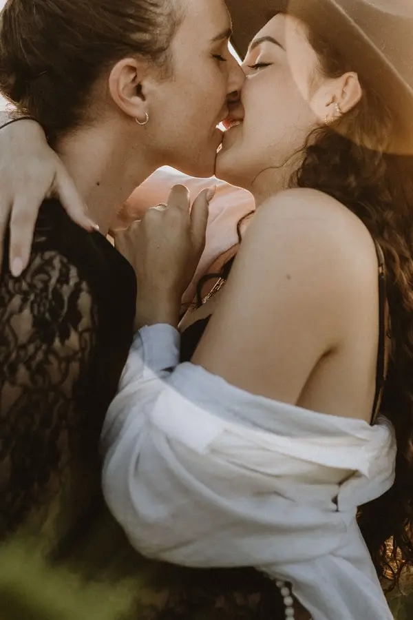 clair obscur wedding picture in a french castle