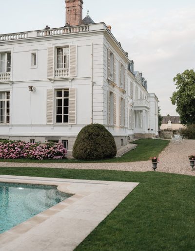 pool-and-castle-chateau-bathelemy